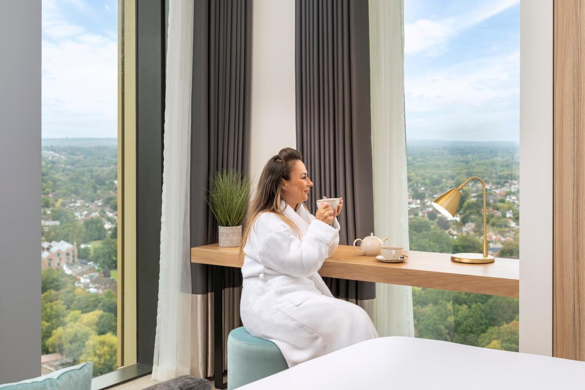 Hilton Woking Hotel Ngoại thất bức ảnh