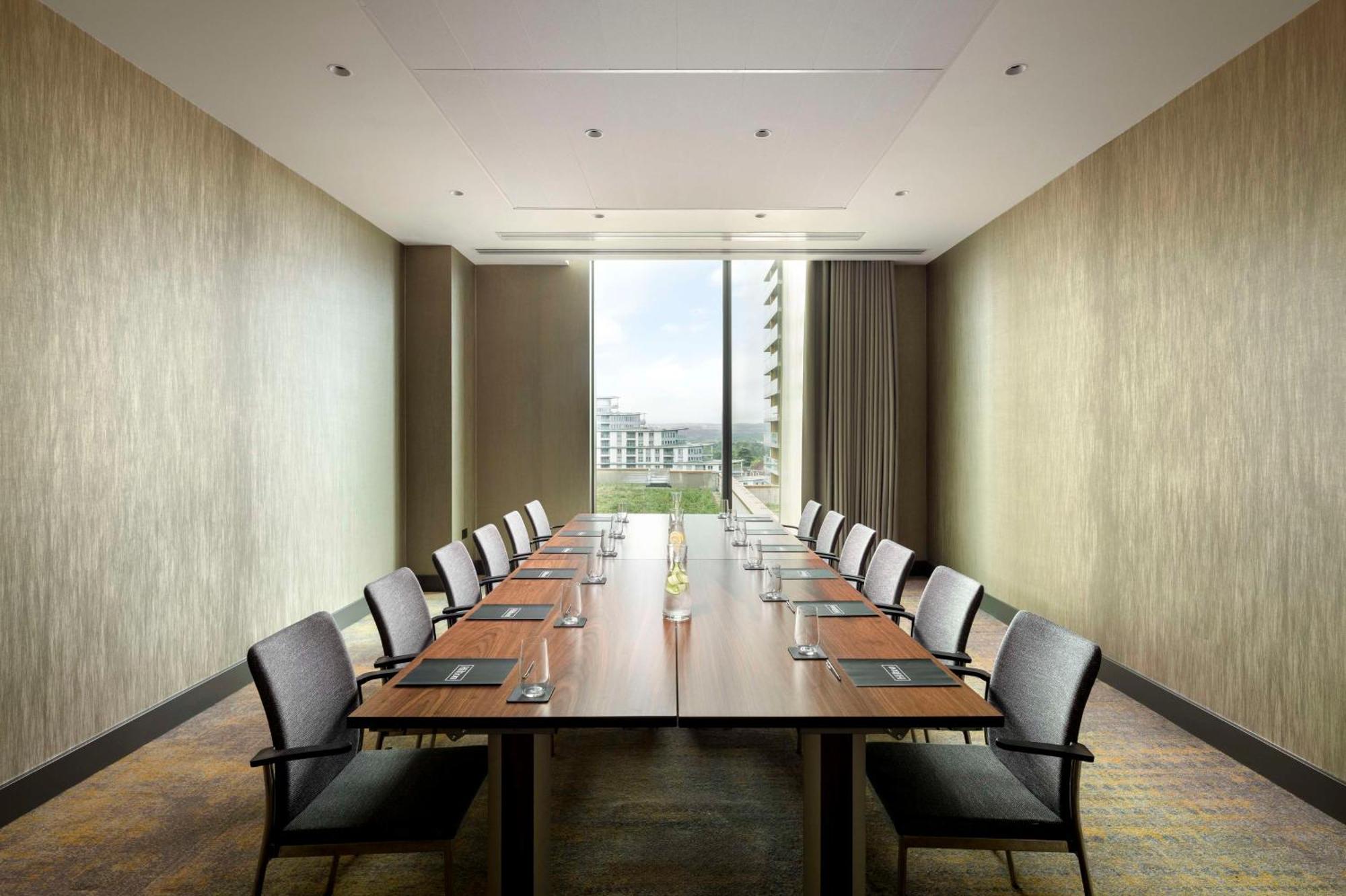 Hilton Woking Hotel Ngoại thất bức ảnh