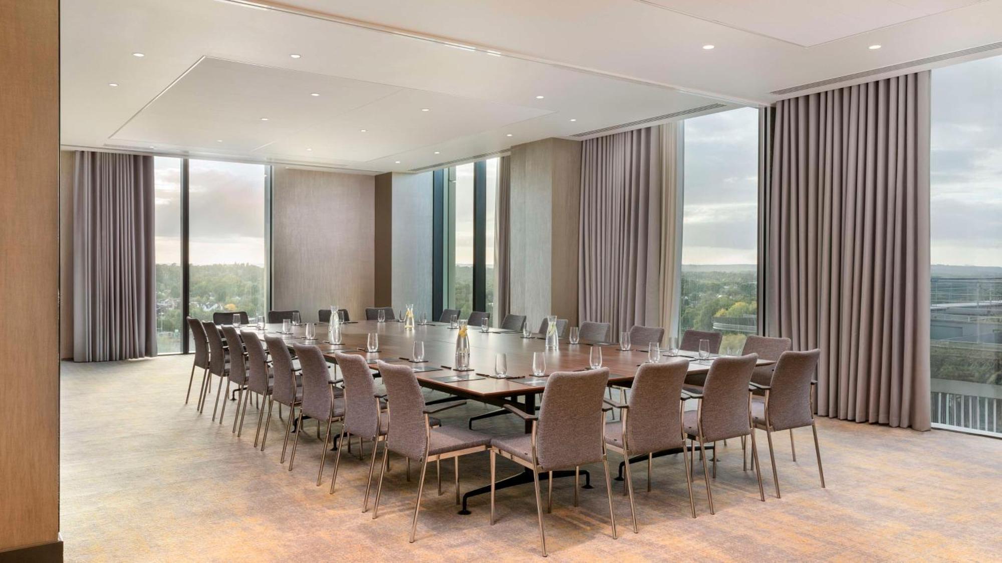 Hilton Woking Hotel Ngoại thất bức ảnh
