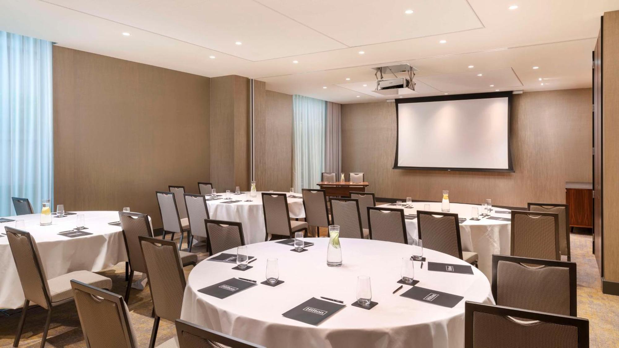 Hilton Woking Hotel Ngoại thất bức ảnh