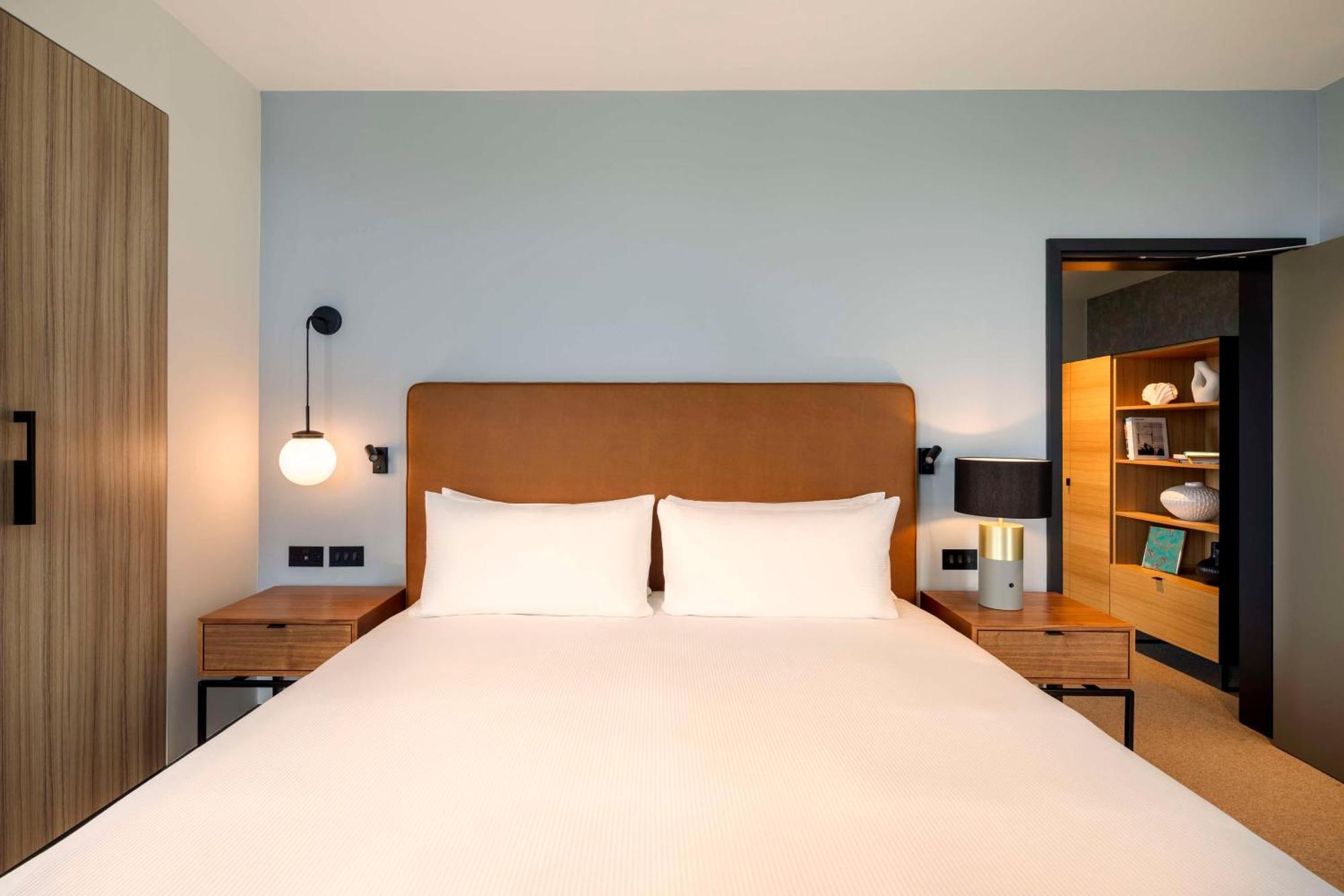 Hilton Woking Hotel Ngoại thất bức ảnh