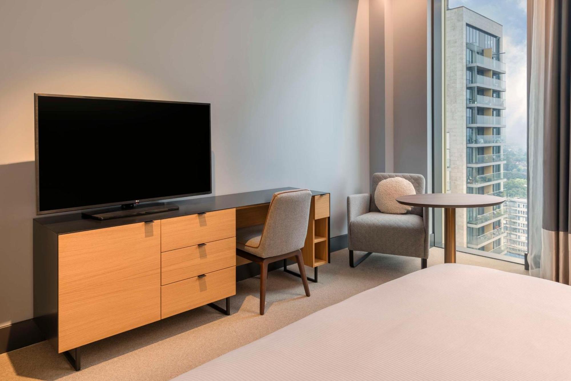 Hilton Woking Hotel Ngoại thất bức ảnh