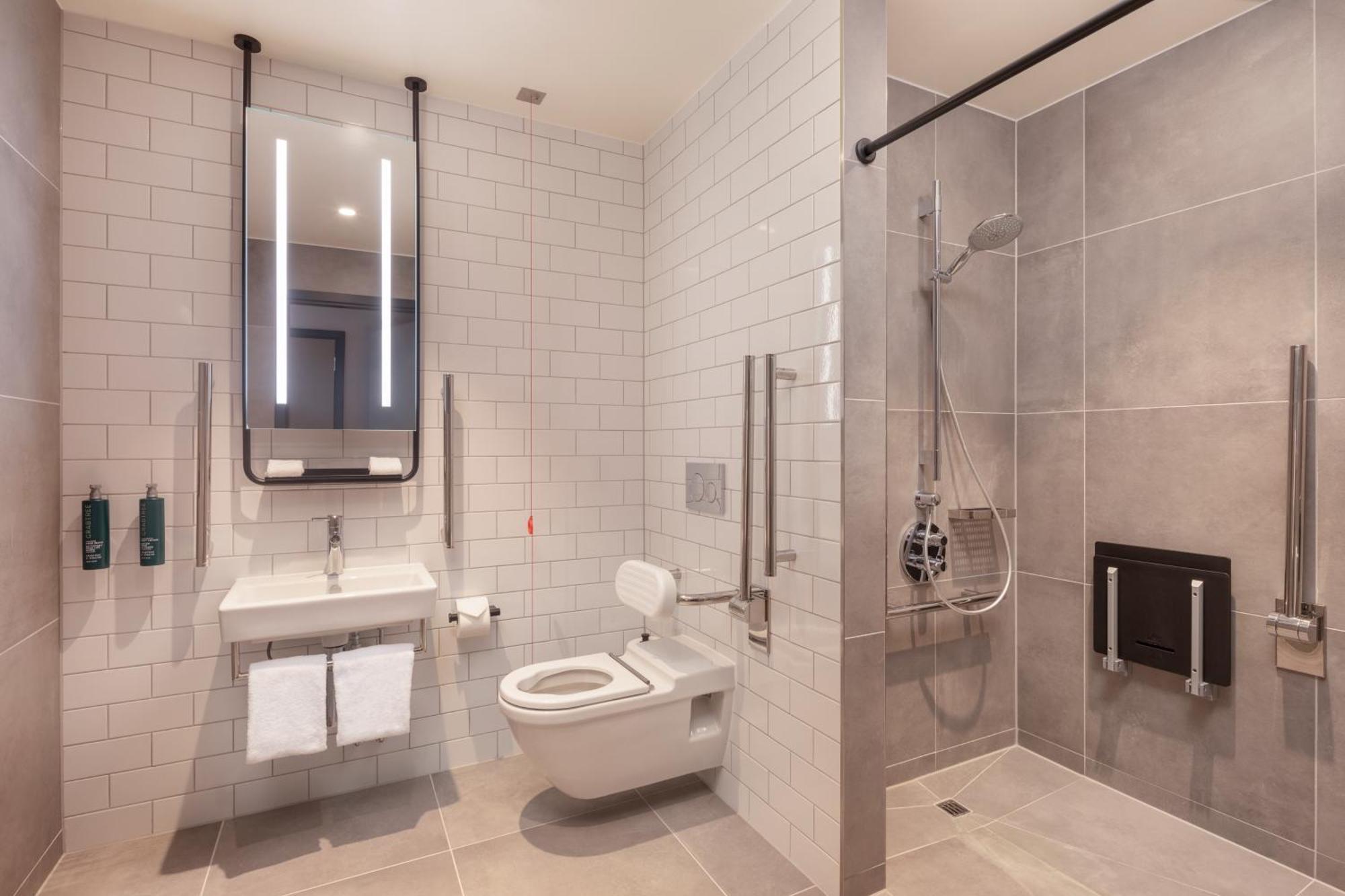 Hilton Woking Hotel Ngoại thất bức ảnh