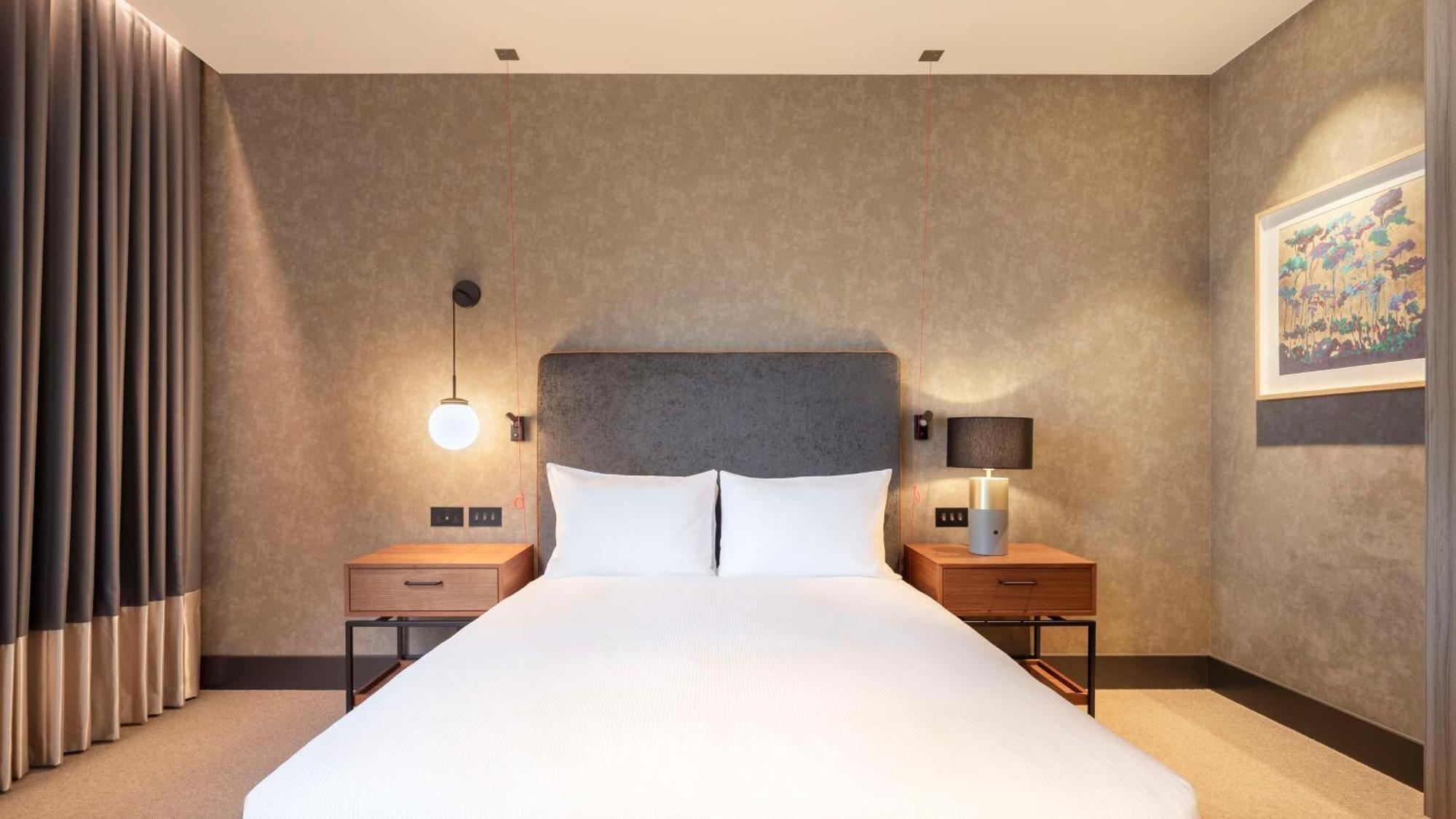 Hilton Woking Hotel Ngoại thất bức ảnh