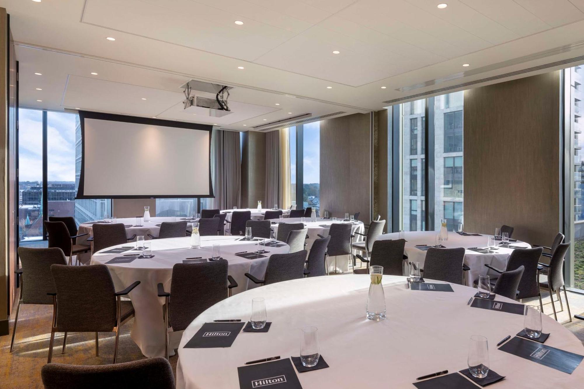 Hilton Woking Hotel Ngoại thất bức ảnh