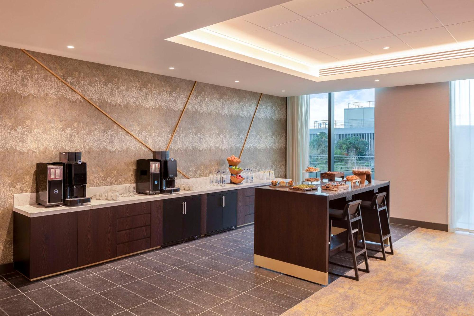 Hilton Woking Hotel Ngoại thất bức ảnh