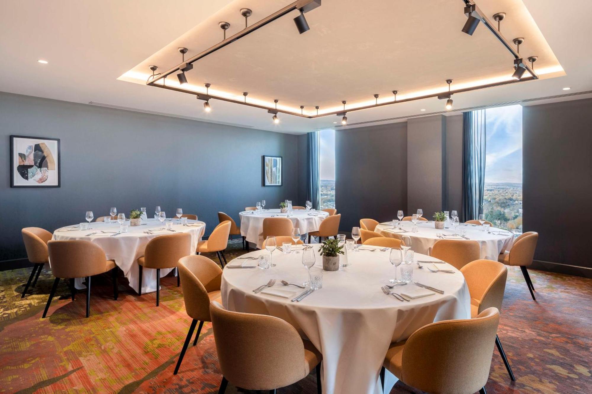 Hilton Woking Hotel Ngoại thất bức ảnh